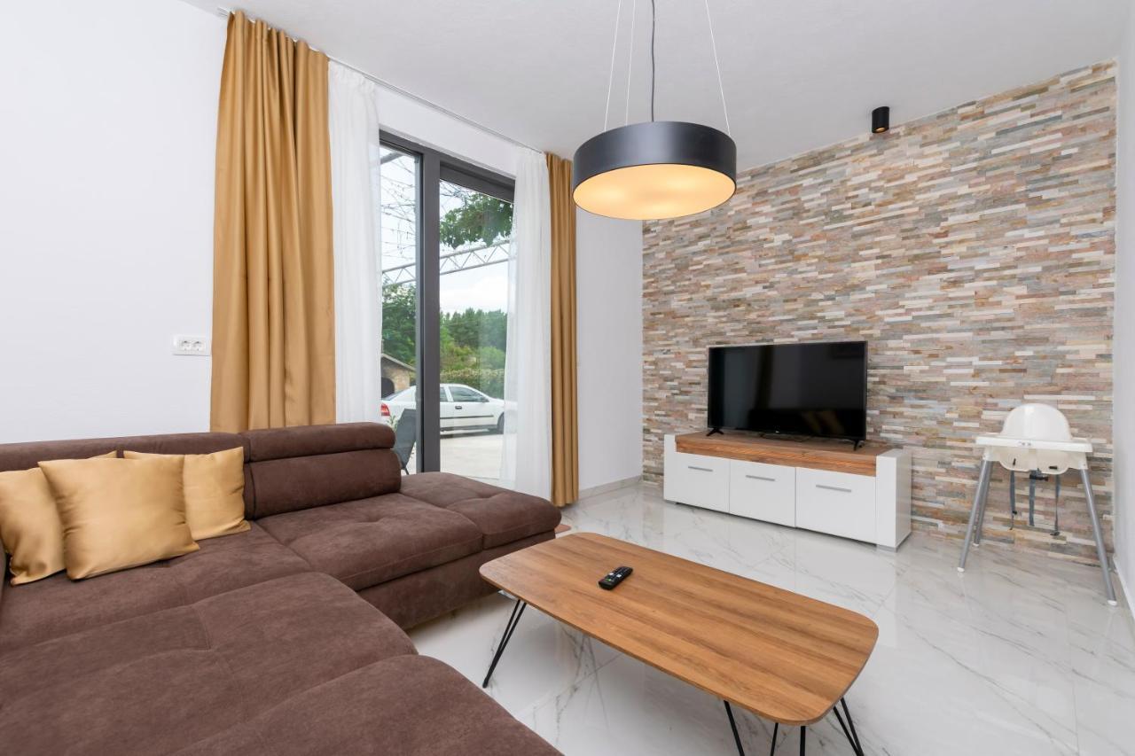 Apartman Luka - *